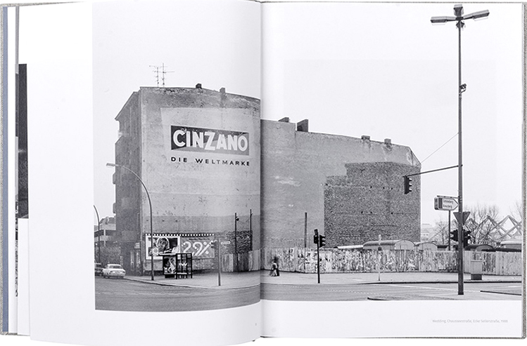 Grafikdesign-Berlin-Booth-Design-Unit-Kunstbuch-Kunstkatalog-Ausstellungskatalog-Fotobuch